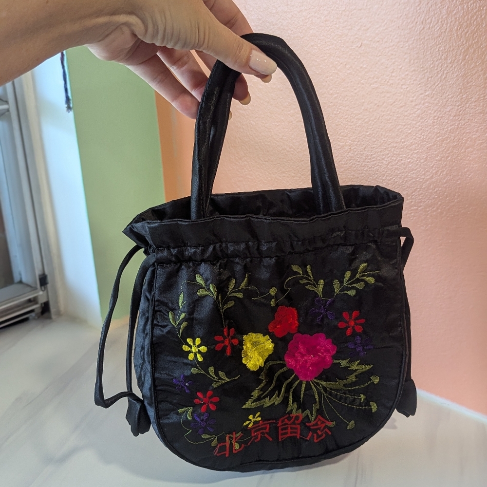 Vintage Embroidered Satin Mini Bag Black Beijing Souvenir Floral Drawstring - Picture 4 of 10